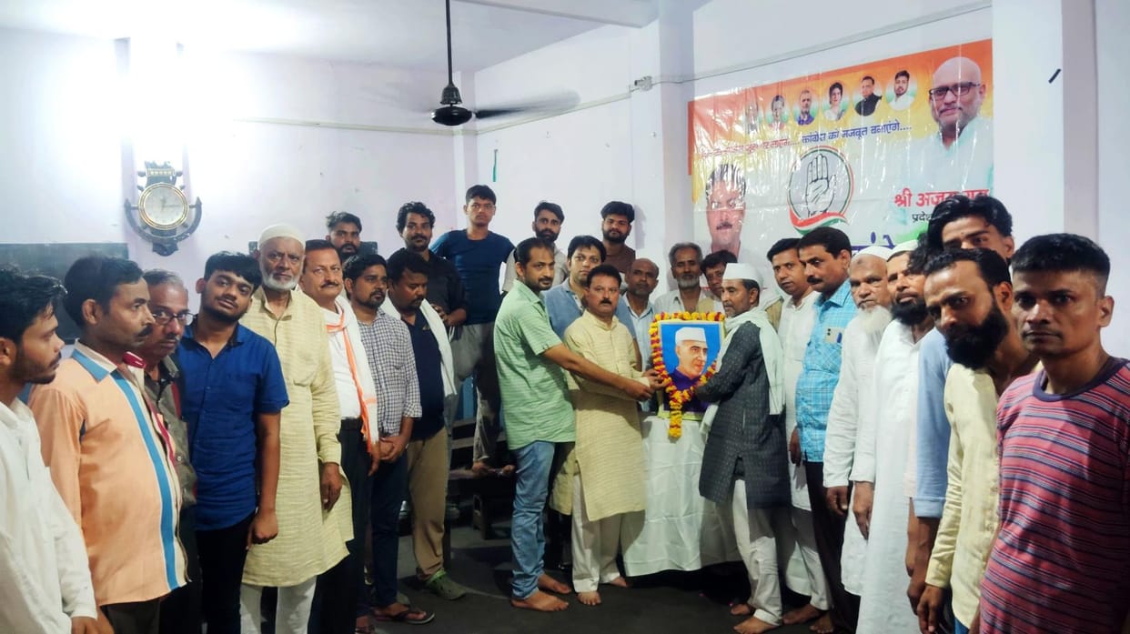 Congressmen celebrated the 61st death anniversary of Pandit Nehru