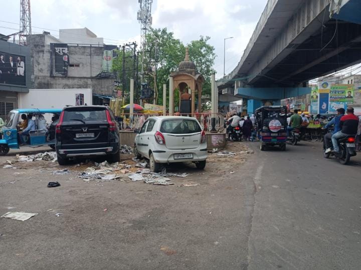 Disorganized intersections become a hindrance in the way of safe city, trouble due to traffic jam