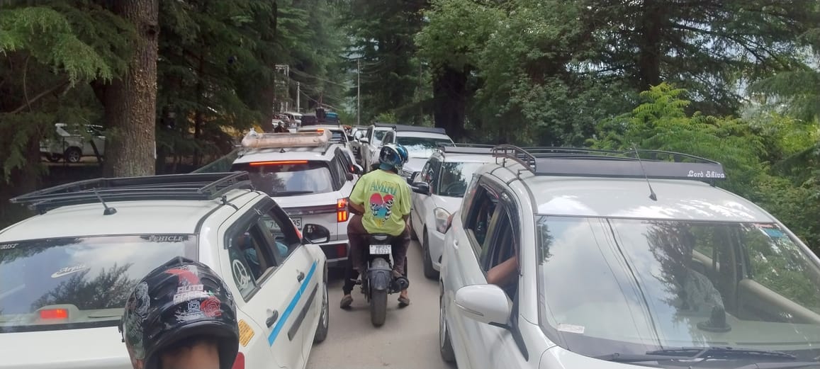 Tourists increased in Manali, lines of vehicles on the roads