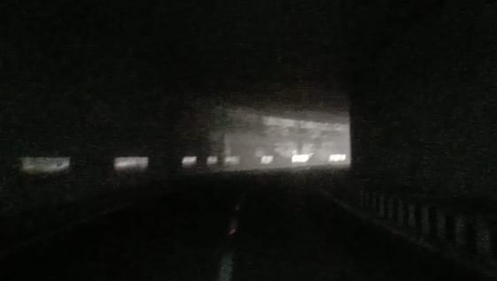 Darkness spread in the tunnel of NH 334P, danger of accident