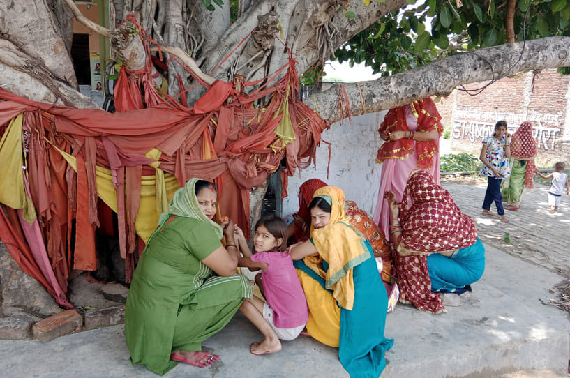 Women performed puja on Vat Savitri fast in Bilsi