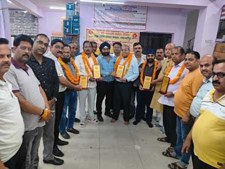 Five businessmen who did excellent work were honored
