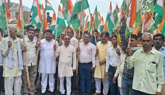 Tiranga Yatra was taken out in Meow in honor of brave soldiers