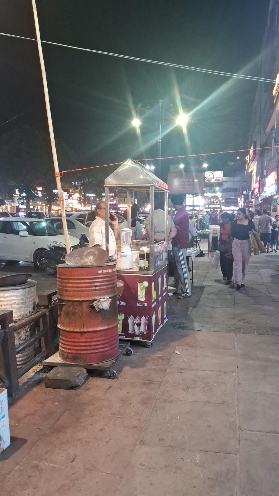 Phase-3B2 market is occupied by street vendors, traders and shopkeepers are upset