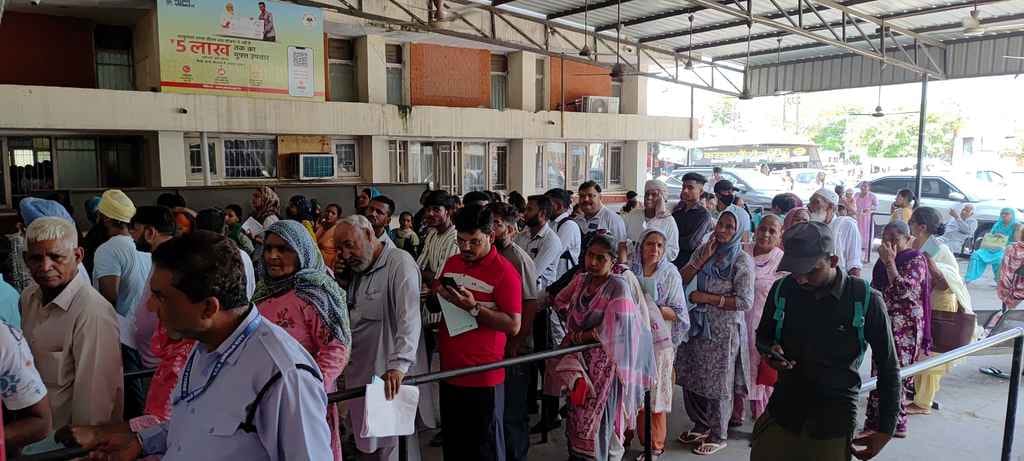 The heat wave has caused an increase in patients suffering from stomach and bone diseases in the hospital