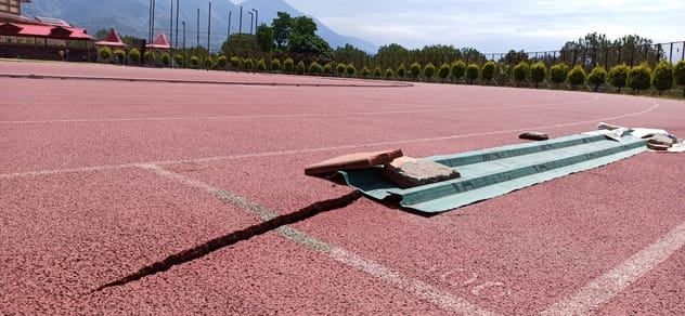 Players are at risk on injured track, responsible people are running race without any care