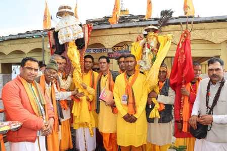 Kartikeya's moving idol journey started, reached Pokhari for night stay