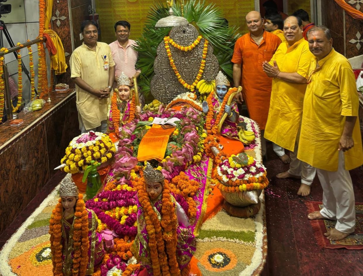 On the third Bada Mangal, Bajrang Bali's praises were heard, food distribution was organised at many places