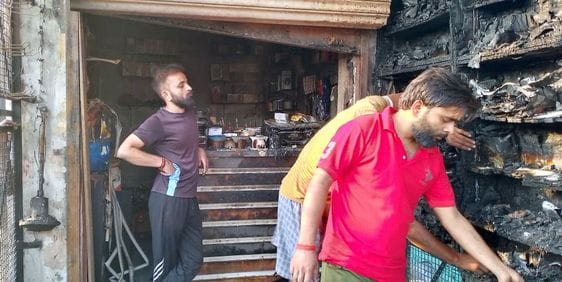 Goods worth Rs 4 lakh burnt in fire at mobile phone shop
