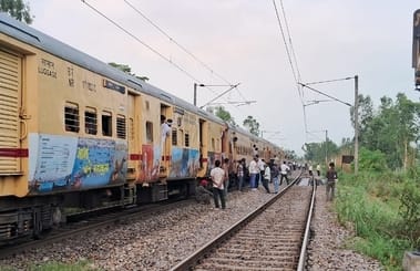 Three trees fell on the express train, a major accident was averted