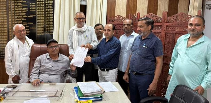 People submitted a memorandum to SE demanding solution to drinking water crisis
