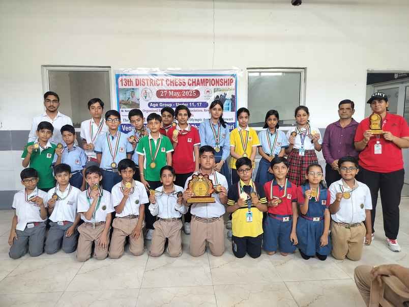 Divyam and Himanshi stood first in the chess competition