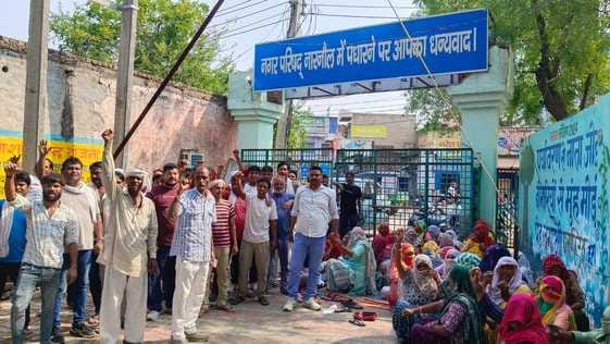 Cleaning workers locked the main gate of the city council over their demands