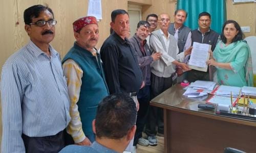 Villagers got angry due to non-completion of every house tap scheme