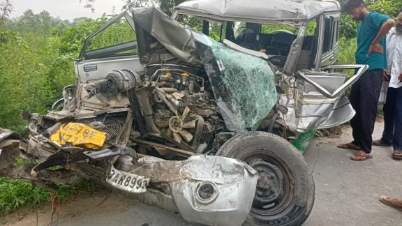 Two killed, six injured in truck-Bolero collision