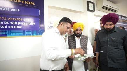 CM reached Tehsil office and took feedback of Easy Registry