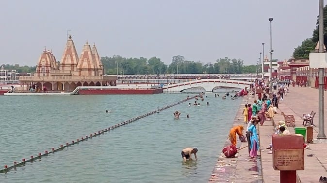 On the new moon day of Jyeshtha month, a holy dip was taken in the holy Brahma Sarovar