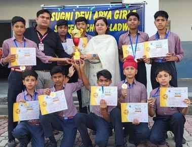 Prabhjot Singh got the Best Bowler Award in Cricket Sub Junior State Championship
