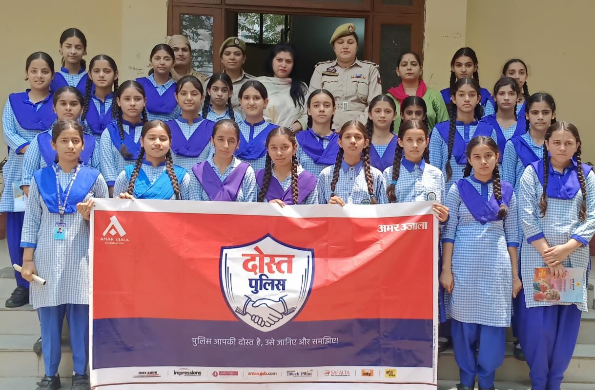 School Girls Visit Women Police Station