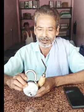 Theft by breaking the locks of a shop near police picket