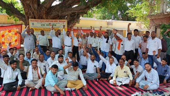 Irrigation department employees demonstrated