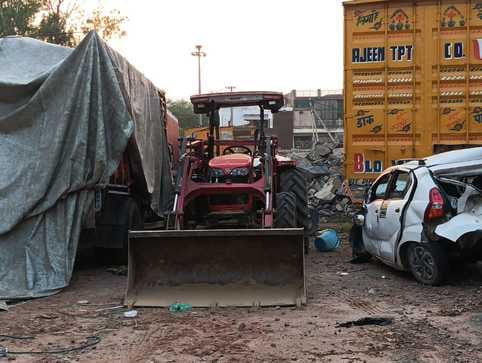Raid on illegal mining in Ghata village, two tractors and a loader seized