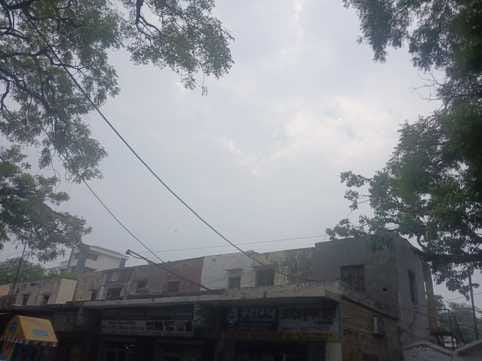 Clouds remained throughout the day, people were troubled by the humid heat