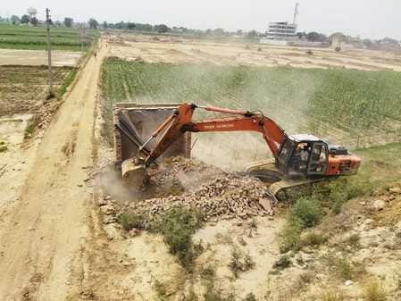 The construction that came under the purview of Delhi-Dehradun Economic Corridor was demolished