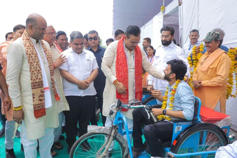 चित्तौड़गढ़ के भूपालसागर में महाराणा प्रताप की प्रतिमा का आवरण सीएम ने किया।