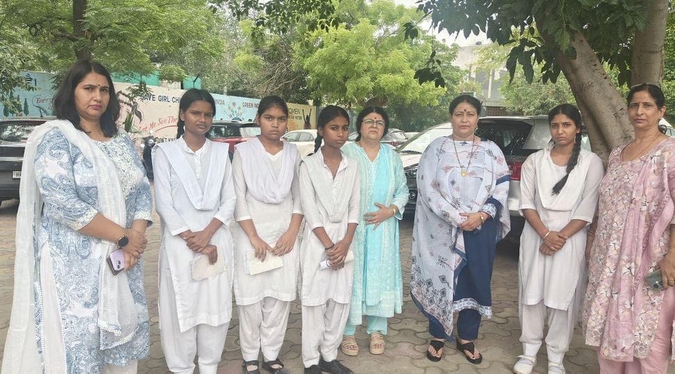 Monkey bit one student in PMshree school, nailed 8 others
