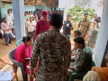 जांच करती पुलिस