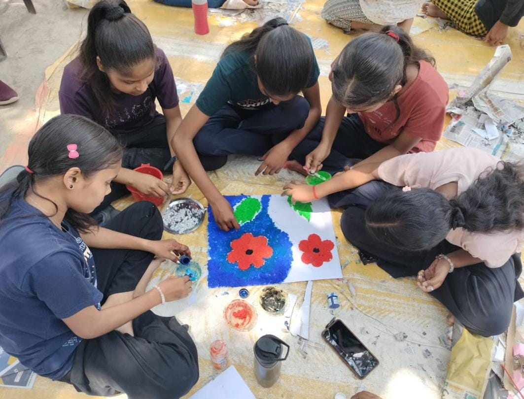 Girls learned to make paintings