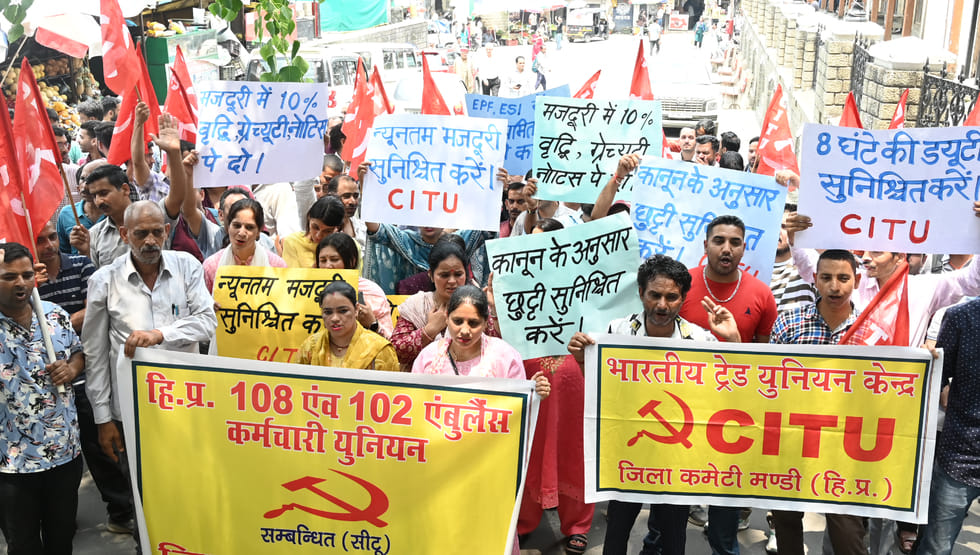 Ambulance workers roared outside DC office, took out a rally and raised slogans