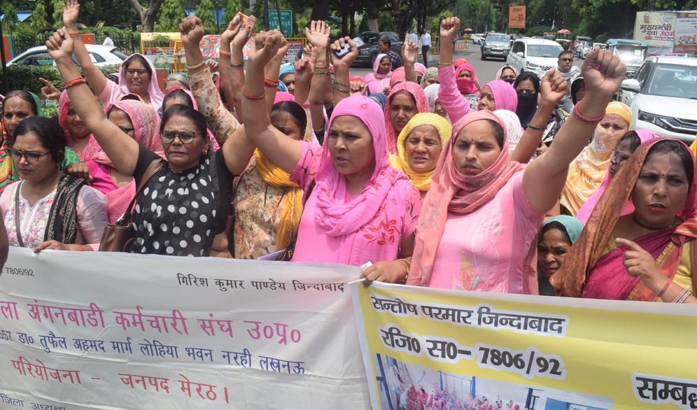 Anganwadi workers demonstrated