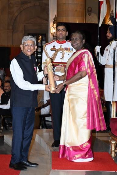 President gave Padma Shri award to Dr. BK Jain
