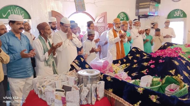 Chadar Poshida and Fatiha were performed at the shrine of Makhdoom Sahib...