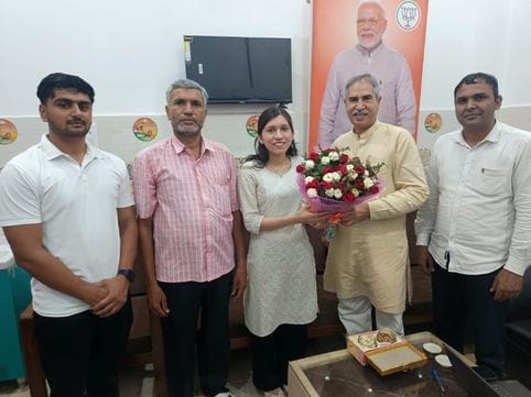 Sapna Bairagi, daughter of Devar village, got selected in DM Neurology