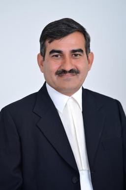 Supreme Court stays de-barment and suspension of former Bar President Arvind Sheoran