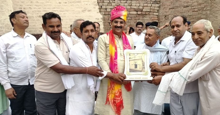 Announcement of giving 11 lakhs for the construction of new building of Chaupal