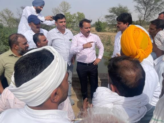CM's OSD visited the villages and learned about the problems of the bean-prone areas
