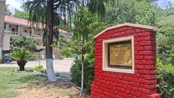 The tourist information center is locked in the middle of the season