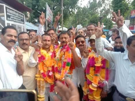 Sanjay Saxena became president and Sushil Saxena became general secretary