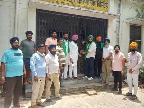 Troubled by unannounced power cuts, BKU workers locked the substation