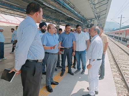 DRM inspected the facilities at the railway station in Katra