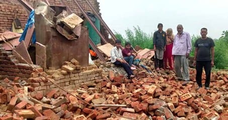 The roof of the house collapsed due to strong storm, people narrowly escaped