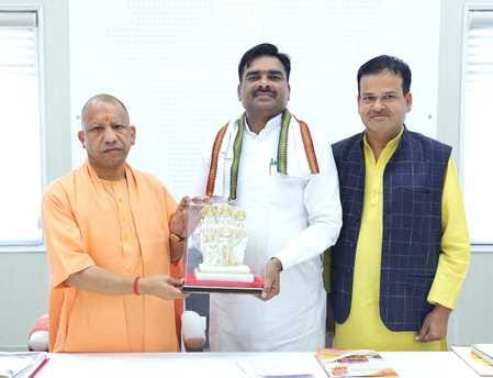 District President met Chief Minister, demand to make Madhotanda a Nagar Panchayat