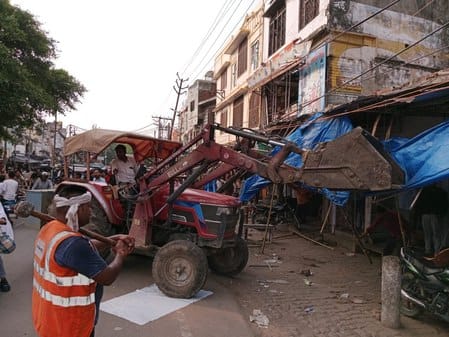 The municipality removed the encroachment