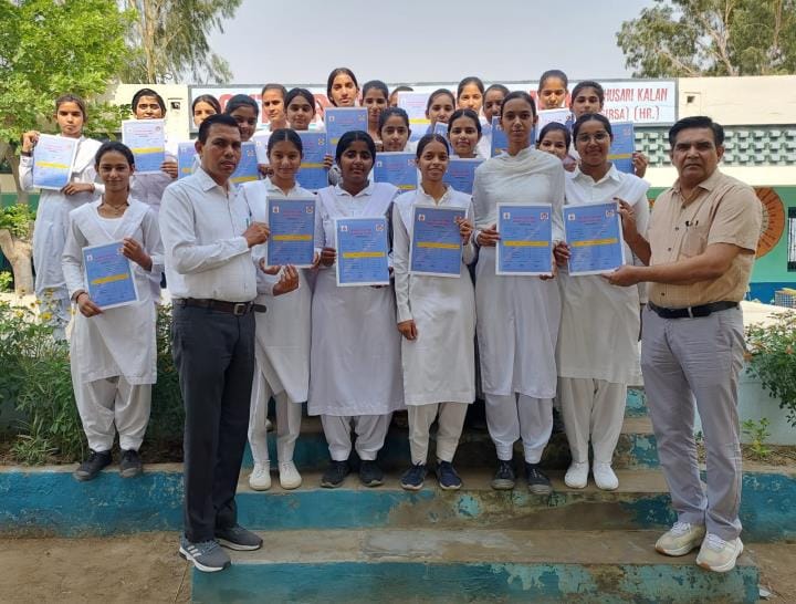 Journalism is a medium to convey the truth to the people: Satveer