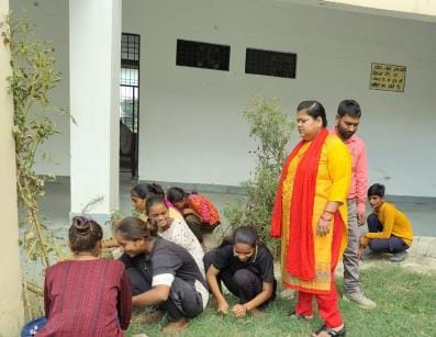 Children learned traffic rules in summer camp