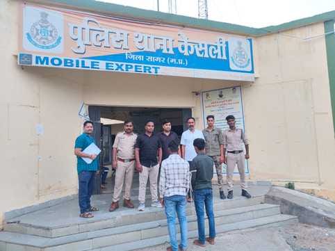 पुलिस की गिरफ्त में आरोपी।